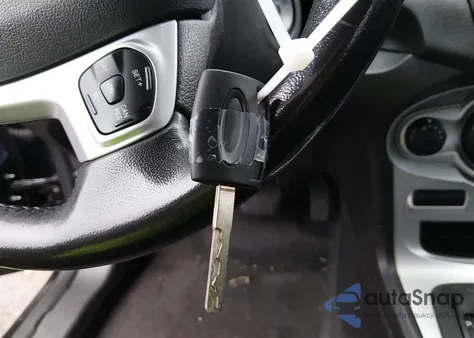 2014 Ford Fiesta Se z USA, uszkodzony, nr VIN 3FADP4BJ9EM182589